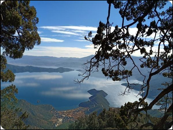 云南泸沽湖 格姆女神山