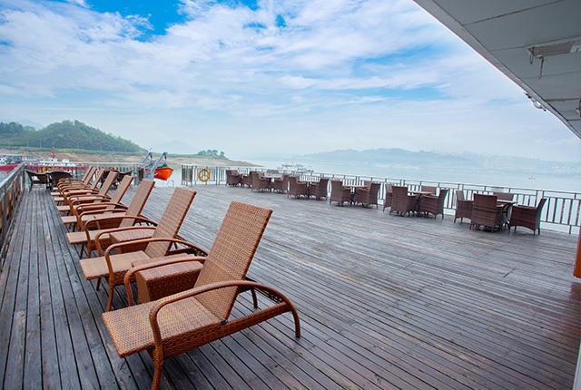 高峽平湖5號遊船頂樓甲板1