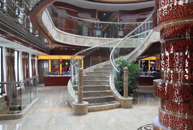 高峽平湖5號遊船一樓大廳