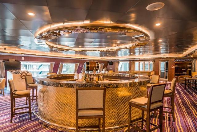 Yangtze Gold No.3 Cruise-Simulated cockpit