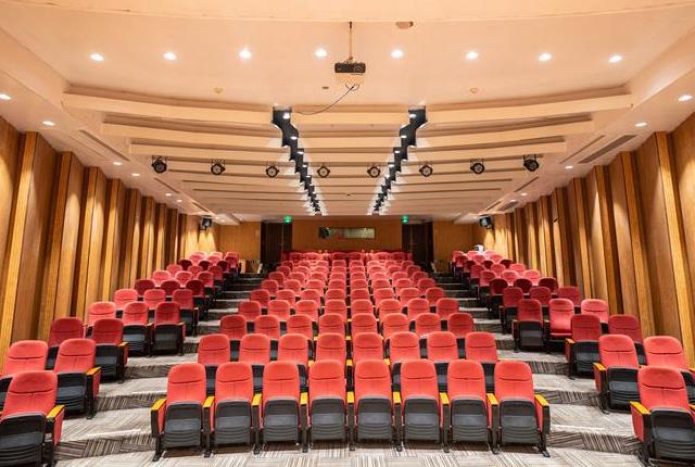 黃金6號遊輪電影院