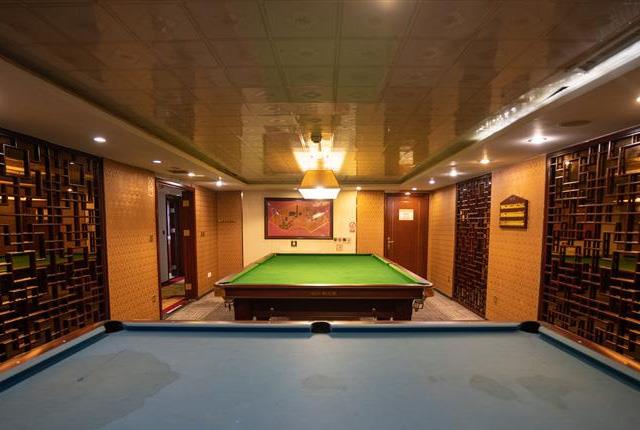 黃金6號遊輪臺球室