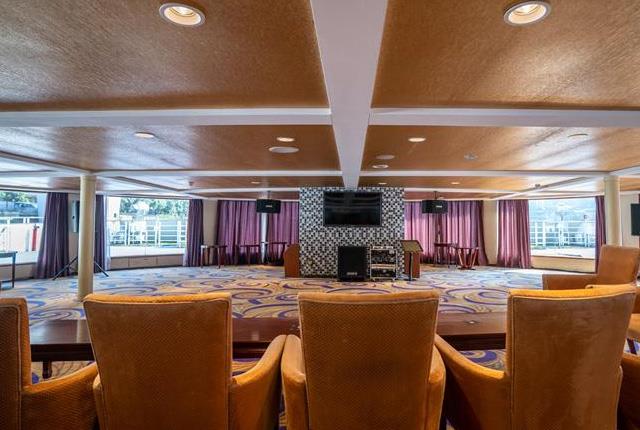 黃金6號遊輪陽光酒吧