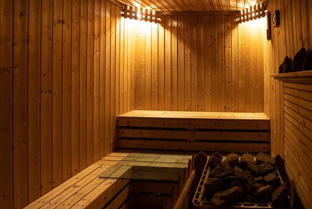 Interstellar Crystal Cruise-Sauna room