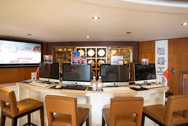 Interstellar Crystal Cruise-Photography Department