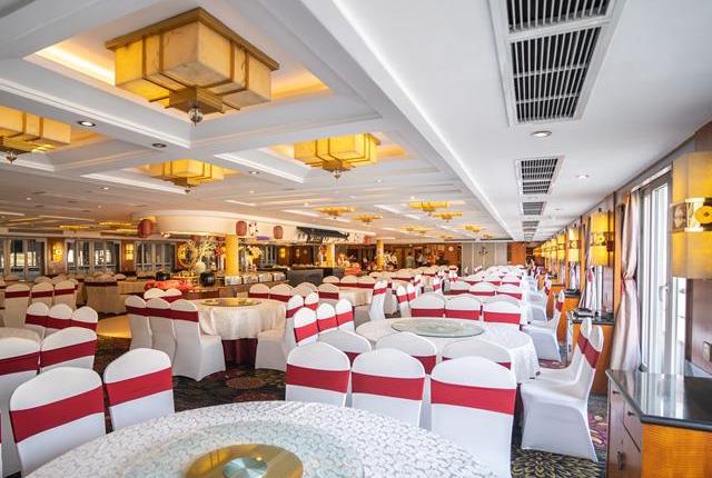Interstellar Crystal Cruise-Cafeteria 1