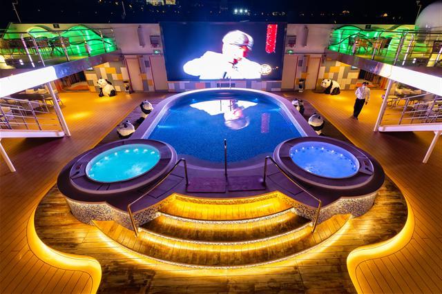 Yangtze No.3 Cruise-Deck swimming pool