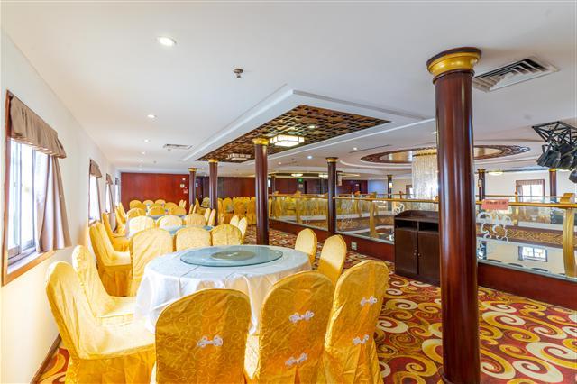 Royal Three Kingdoms Cruise-restaurant