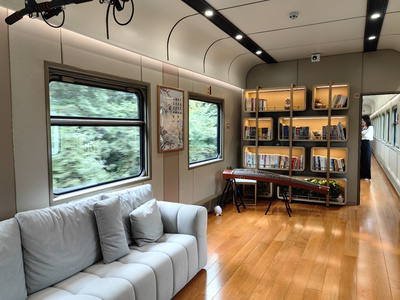 雪国号多功能车图片